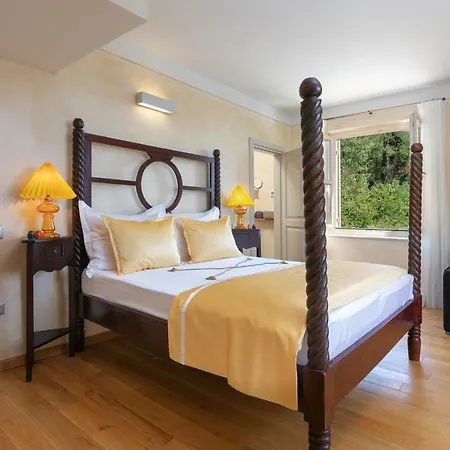 Marvelous Borghetto Villa *